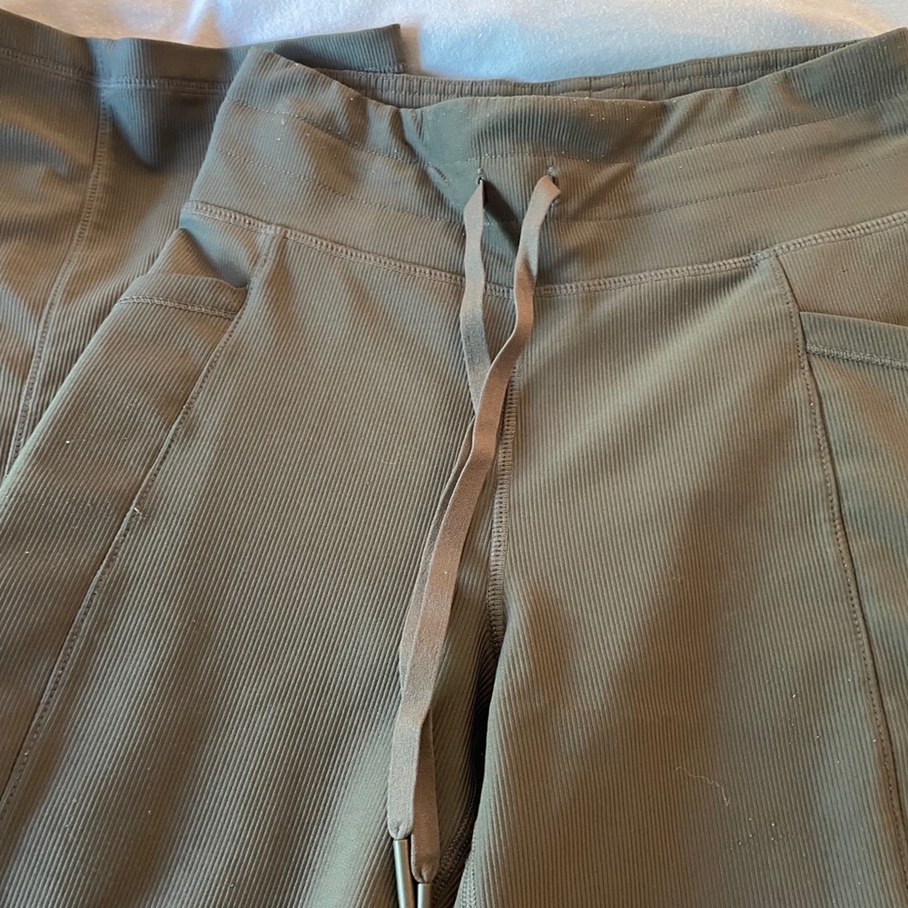 Flare leggings with pockets